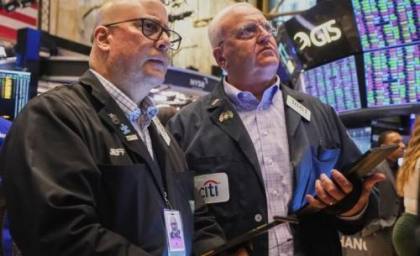 Wall Street Dibuka Melemah, Inflasi Tinggi Tingkatkan Prospek Kenaikan Suku Bunga