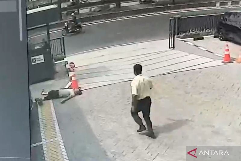 Sopir taksi online tewas saat isi daya mobilnya di Cengkareng