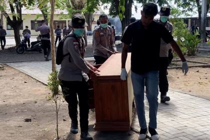 Polres Nagekeo benahi bangunan sekolah terdampak gempa