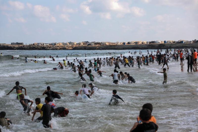 Anak-anak Gaza berenang untuk temukan kembali kebahagiaan dan masa kecil yang hilang akibat perang