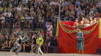 FOTO: Menghidupkan Lagi Pertarungan Gladiator Romawi Kuno di Kroasia