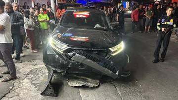 Mobil Seruduk 3 Motor Parkir dan Kios di Bogor, 1 Orang Luka-luka