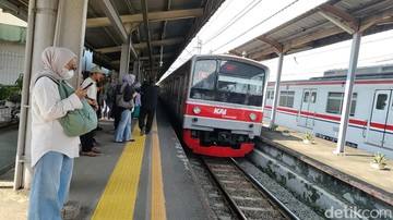 Mobil Tertemper KRL di Karet Jakpus, KAI Pastikan Tak Ada Korban
