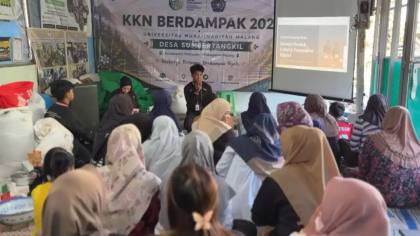 Mahasiswa KKN UMM Dampingi UMKM Desa Sumber Tangkil Manfaatkan Media Sosial untuk Pemasaran