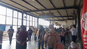 Suasana Stasiun Karet di Hari Terakhir Layani Penumpang KRL