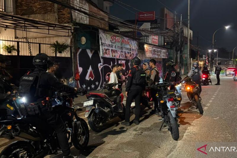 Polisi amankan lima remaja dan tiga sajam diduga hendak tawuran