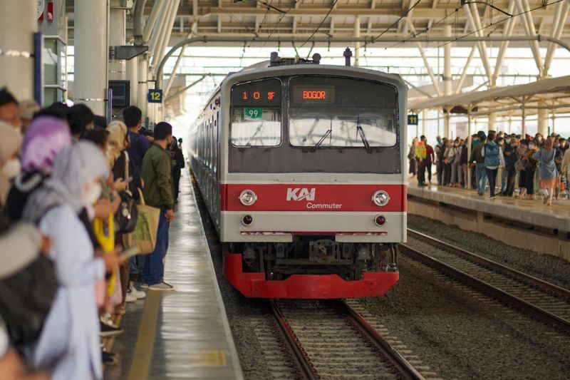Operasional Commuter Line normal meski erupsi Gunung Anak Krakatau