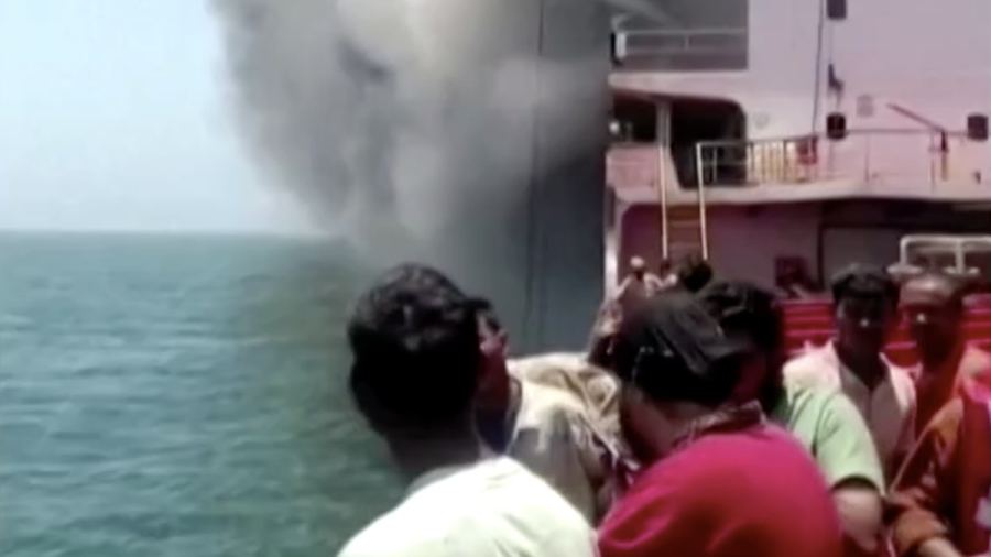 Trump Mau Lumpuhkan Pusat Minyak Iran, 3 Kapal Tanker Langsung Dibom