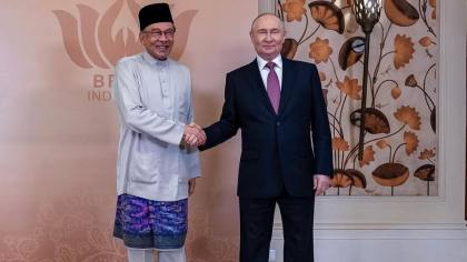 Anwar Ibrahim dan Putin Bertemu, Bahas Penerbangan Langsung hingga Sawit
