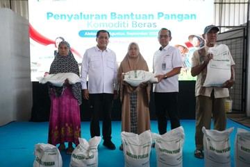 BULOG & Komisi VI DPR RI Pastikan Bantuan Pangan Tersalurkan di Makassar