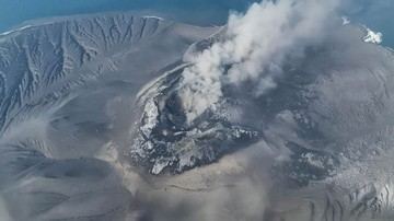 Kenapa Arah Abu Gunung Anak Krakatau Bisa Berubah-ubah?