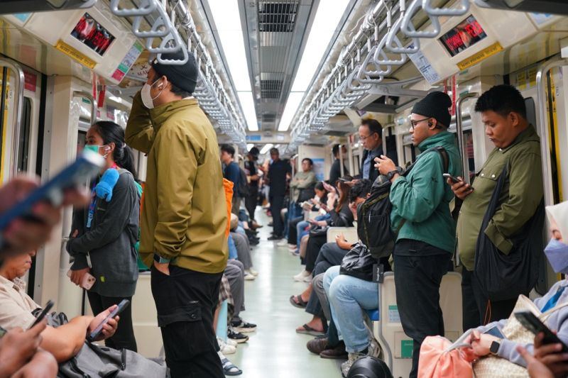 Dari Berangkat Kerja hingga Aktivitas Akhir Pekan, LRT Jabodebek Jadi Pilihan Masyarakat