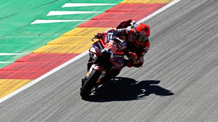 Momen Marc Maquez Berlutut di Depan Fans usai Juara MotoGP Aragon