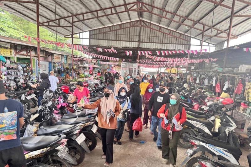 Pemkot Bandarlampung kerahkan nakes bagikan masker kepada warga 