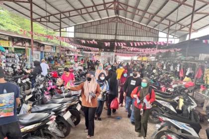 Pemkot Bandarlampung kerahkan nakes bagikan masker kepada warga 