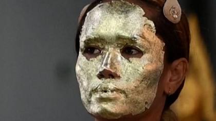 Ritual Wajah Ditutup Lembaran Daun Emas di Thailand Demi Keberuntungan