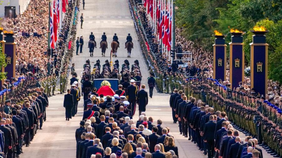Pemakaman Raja Norwegia Harald V, Puluhan Ribu Orang Padati Jalan