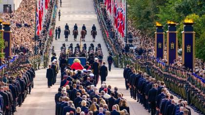 Pemakaman Raja Norwegia Harald V, Puluhan Ribu Orang Padati Jalan
