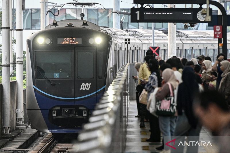 Jumlah penumpang angkutan umum di Jakarta meningkat pada Juli 2026