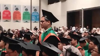 Tekad Pantang Menyerah Antar Imanuddin Wisudawan Tunanetra Cumlaude di UMI