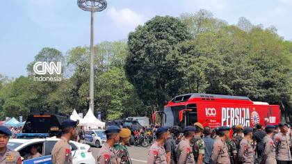 Persib Dicemooh Jakmania Saat Tiba di SUGBK, Persija Disambut Meriah