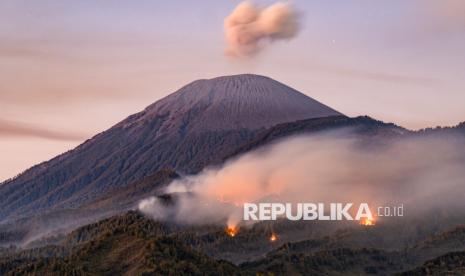 Pakar ITS: Waspadai Gunung Semeru dan Merapi