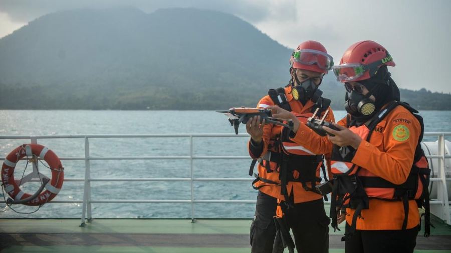 Anak Krakatau Muntahkan Abu Tebal Saat Proses Pencarian 5 Jurnalis