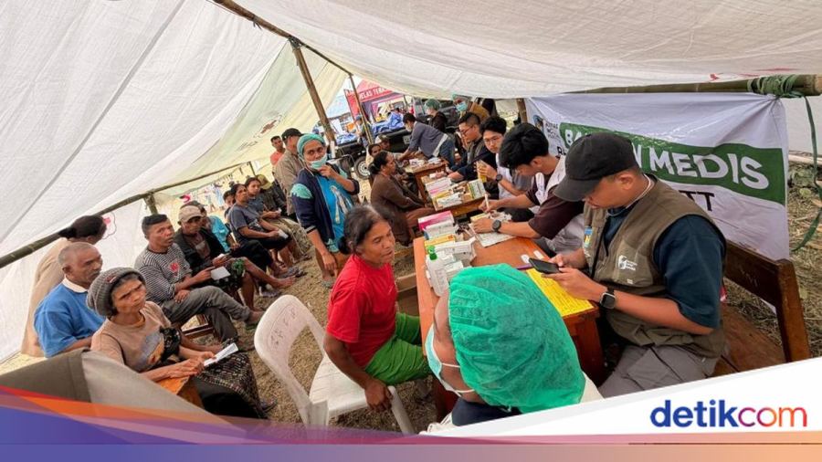 Tangis Haru Nakes Penyintas Gempa NTT Saat Relawan UMI Tiba Bawa Bantuan
