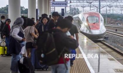 Sebaran Abu Vulkanik, KCIC: Whoosh Tetap Beroperasi Normal