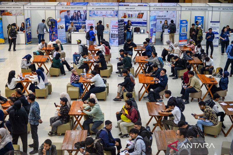 Ekonom nilai penguatan fundamental rumah tangga jaga konsumsi