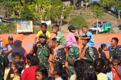 Kodam Udayana bangkitkan semangat anak korban gempa Flores 