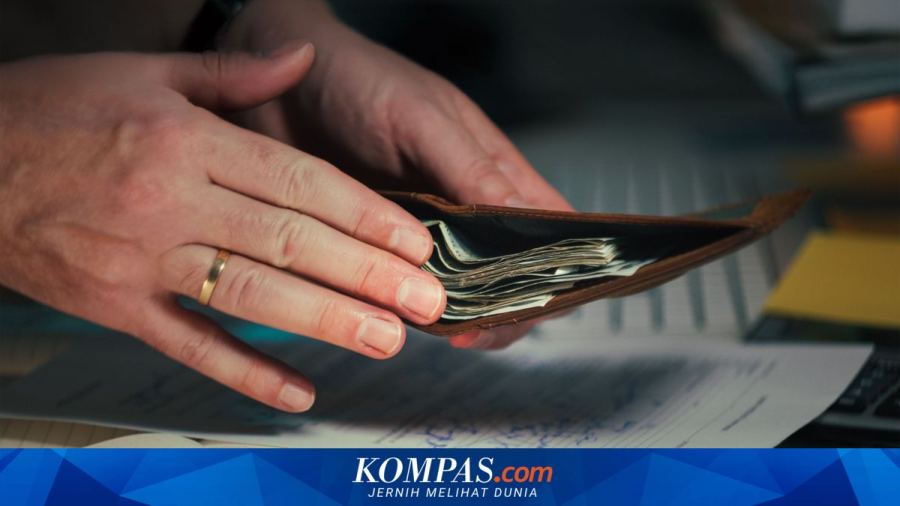 Tabungan Menipis, Masyarakat Mulai “Makan Utang”