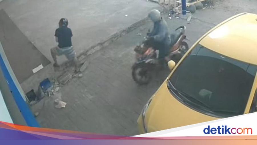 2 Pria Boncengan Motor Curi Meteran Air PDAM Makassar
