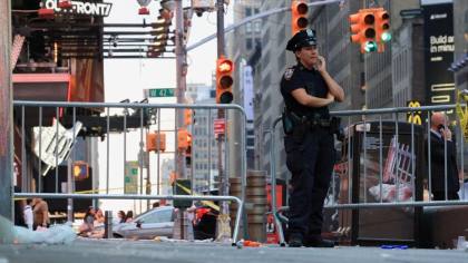 Penikaman di Times Square New York, Pejalan Kaki Ditusuk Pisau