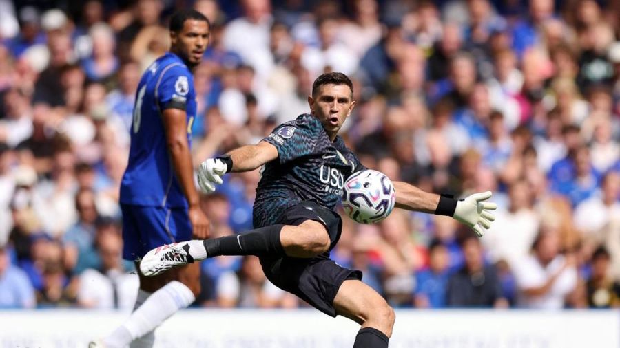 FOTO: Emi Martinez Nyaris Sempurna saat Debut di Chelsea