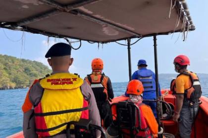 Tim SAR Temukan Life Jacket di Pulau Rakata dalam Pencarian 5 Jurnalis dan 3 Kru Kapal