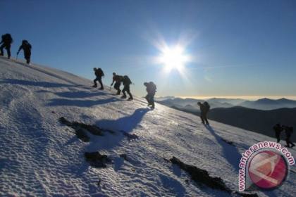 Salju longsor di Rusia timpa kelompok pendaki, 11 tewas