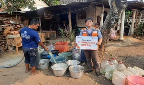 Warga Kediri Terdampak Kekeringan, Rumah Zakat Salurkan Air Bersih