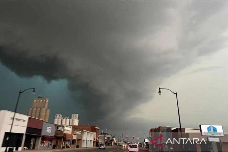 Tornado terjang Prancis, 41 orang dilaporkan terluka