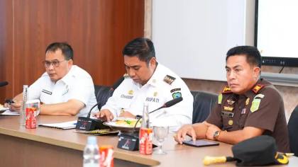 Agenda Bupati Maros Hari Ini, Chaidir Syam Serahkan SK Pensiun 18 ASN hingga Lepas 5 Kafilah MTQ