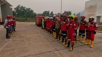 PT Timah Terjunkan Tim Pemadam Tangani Karhutla di Kalbar