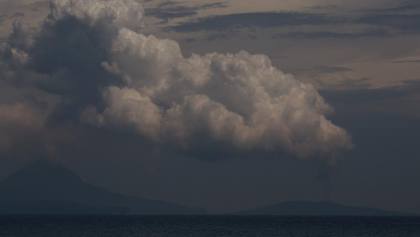 Abu Vulkanik Anak Krakatau Bergerak ke Barat, Warga Lampung Terdampak