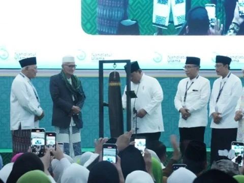 Pukul Kentongan, Presiden Prabowo Resmi Tutup Muktamar Ke-35 NU di Pesantren Tambakberas