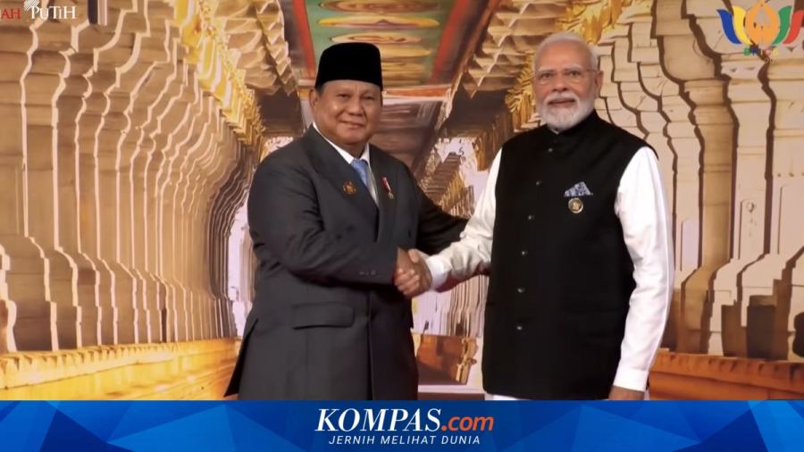 Momen Prabowo Hadiri KTT Ke-18 BRICS, Berjabat Tangan dengan PM India