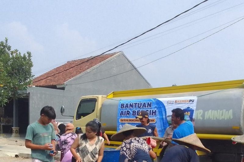 PU salurkan air bersih ke warga terdampak kekeringan di Jonggol Bogor