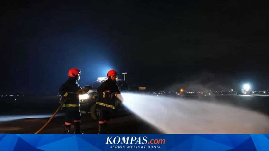 Angkasa Pura InJourney Bersihkan Landasan Bandara Soekarno-Hatta dari Debu Vulkanik