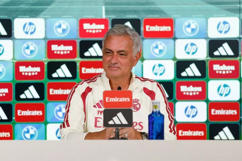 Mourinho tegaskan skuad Real Madrid sudah cukup