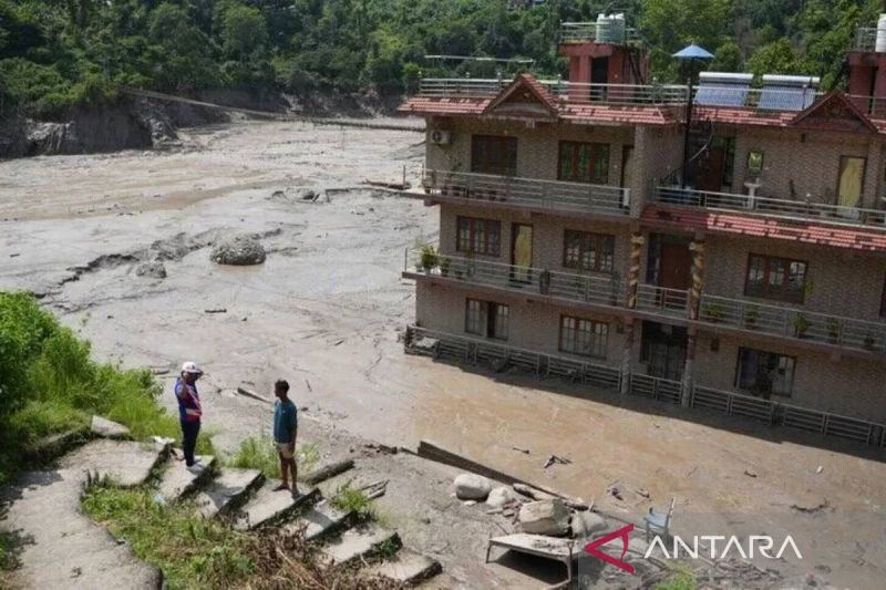 Populer, banjir bandang Nepal hingga KRI Gajah Mada ke Jakarta