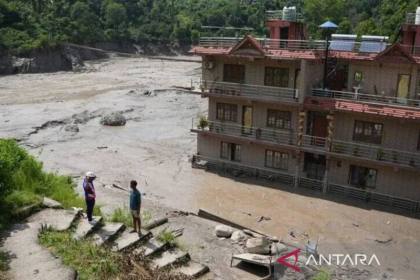 Populer, banjir bandang Nepal hingga KRI Gajah Mada ke Jakarta