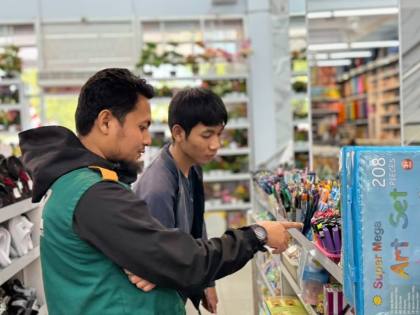 Nyalakan Semangat Belajar Anak Kurang Mampu di Makassar, WIZ Hadirkan Program Tebar Alat Sekolah